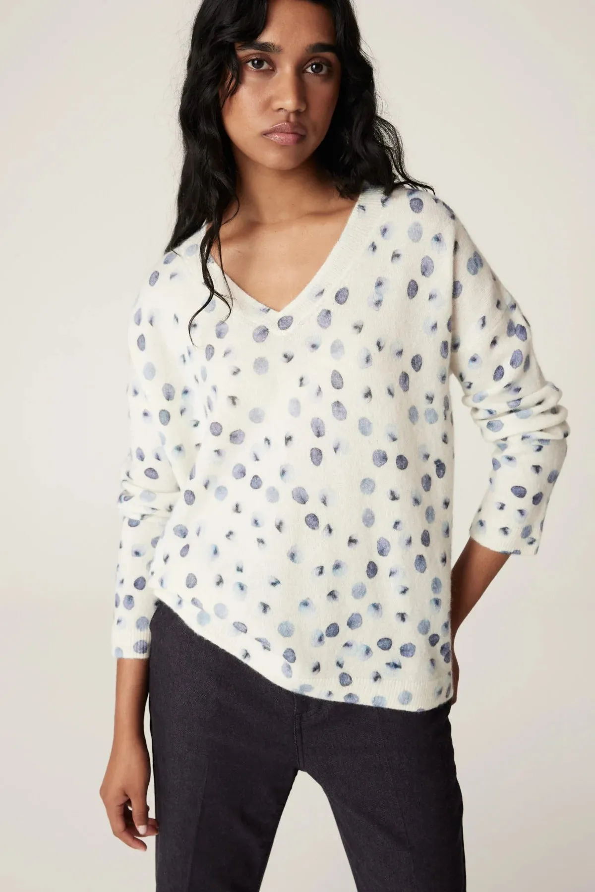 Cable Luna V Neck Jumper - Luna Spot