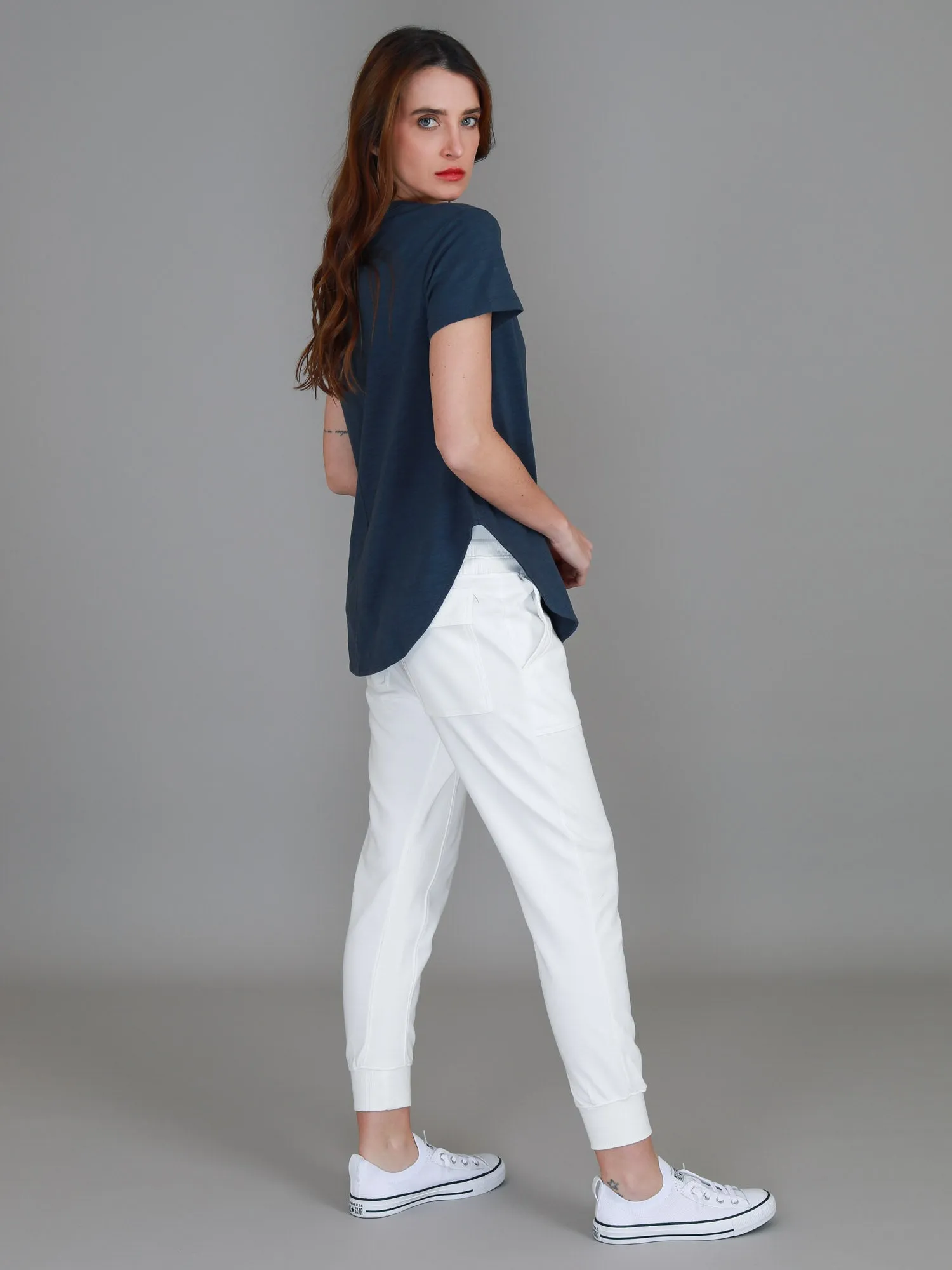 Elwood [-5cm] Curved Hem Tee