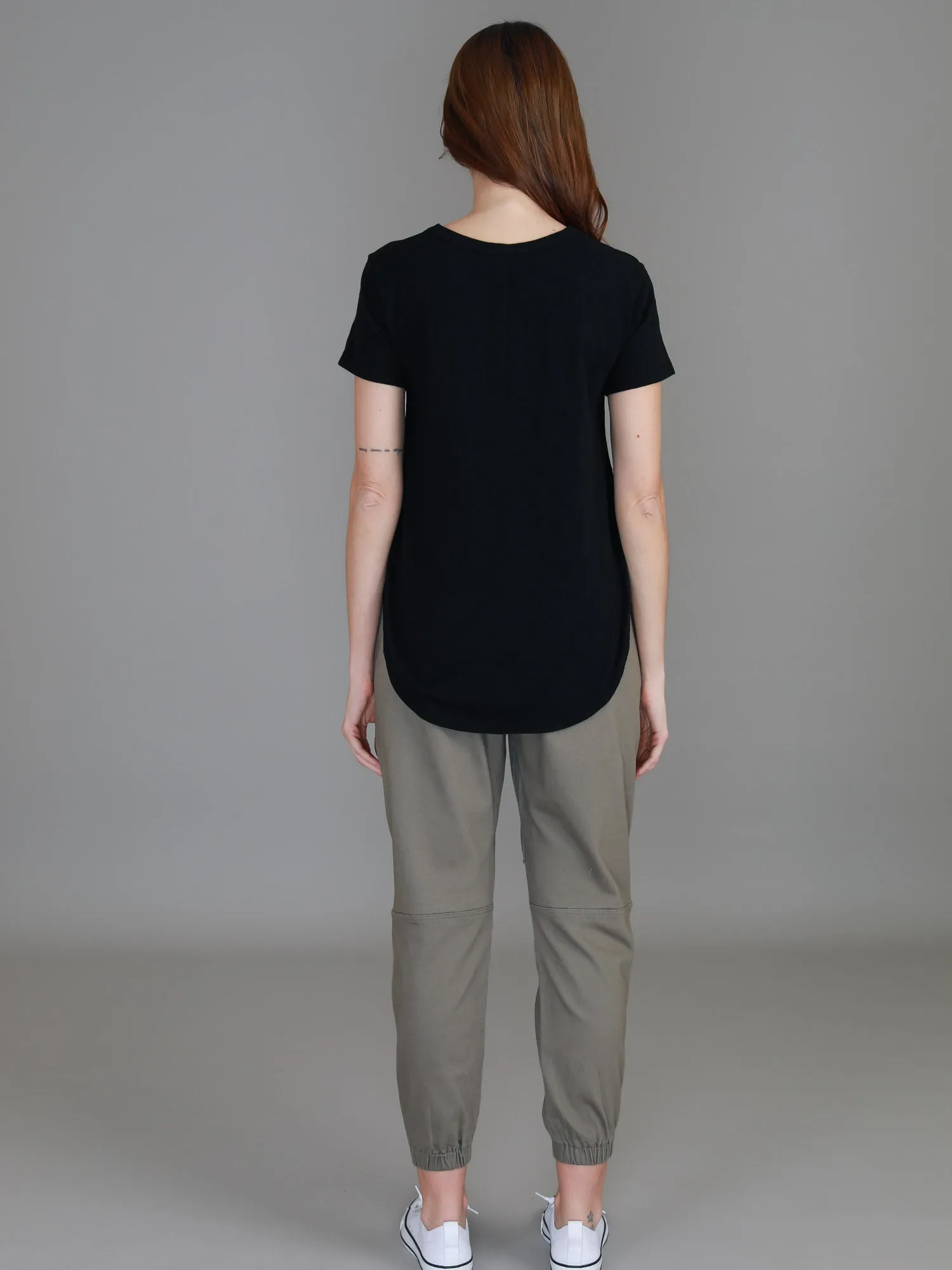 Elwood [-5cm] Curved Hem Tee