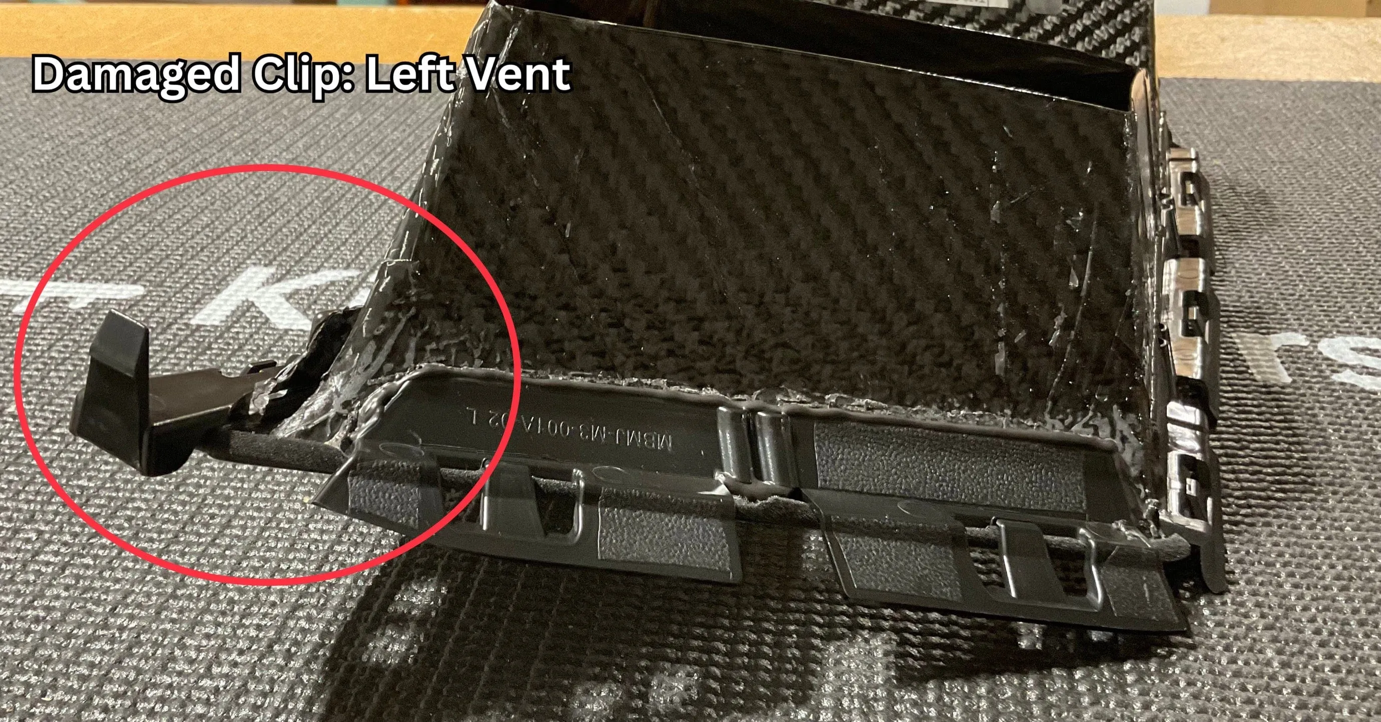 Open Box - G80 M3/ G82 M4 Carbon Fiber Vent Trim (Loose Clip)