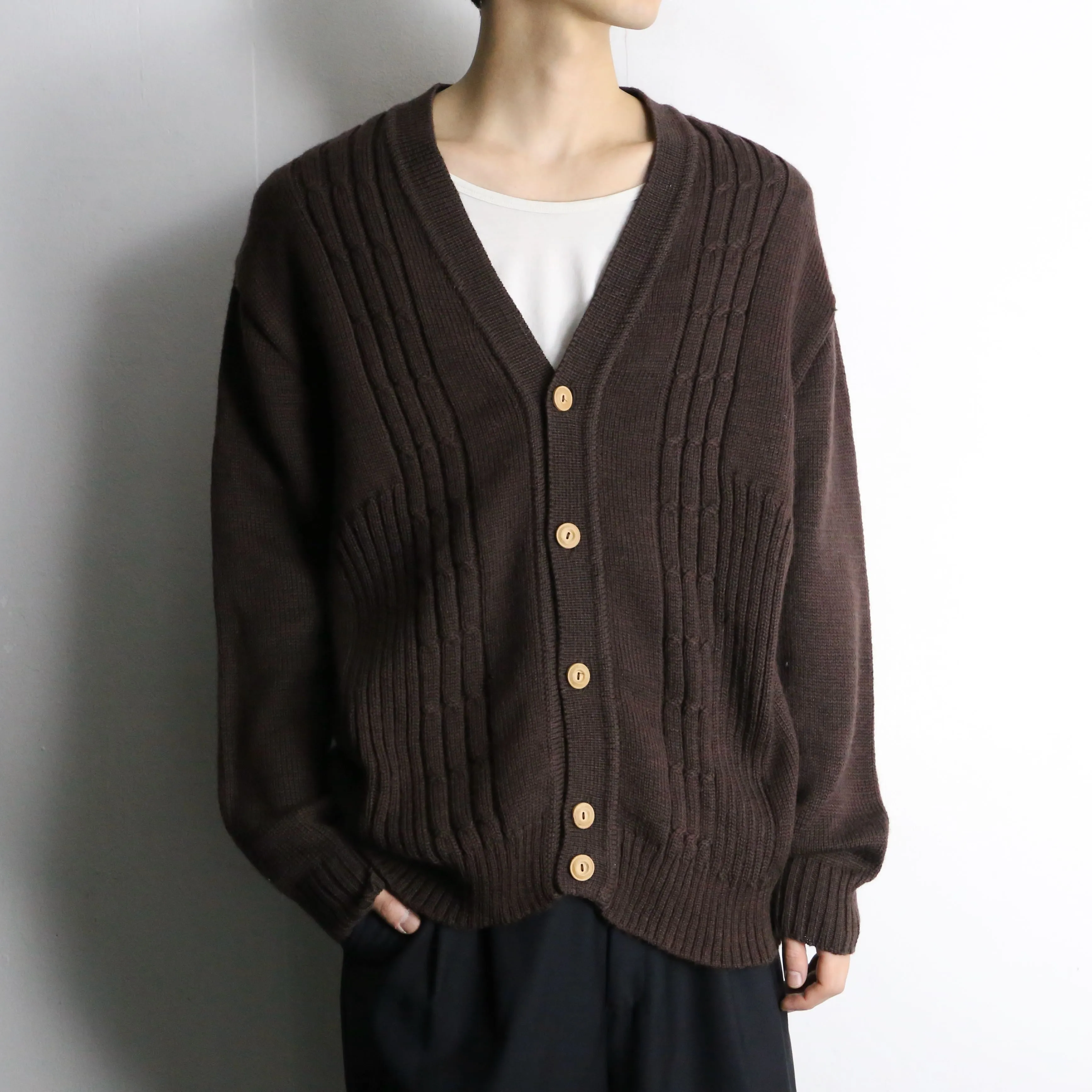 wood button brown knit cardigan